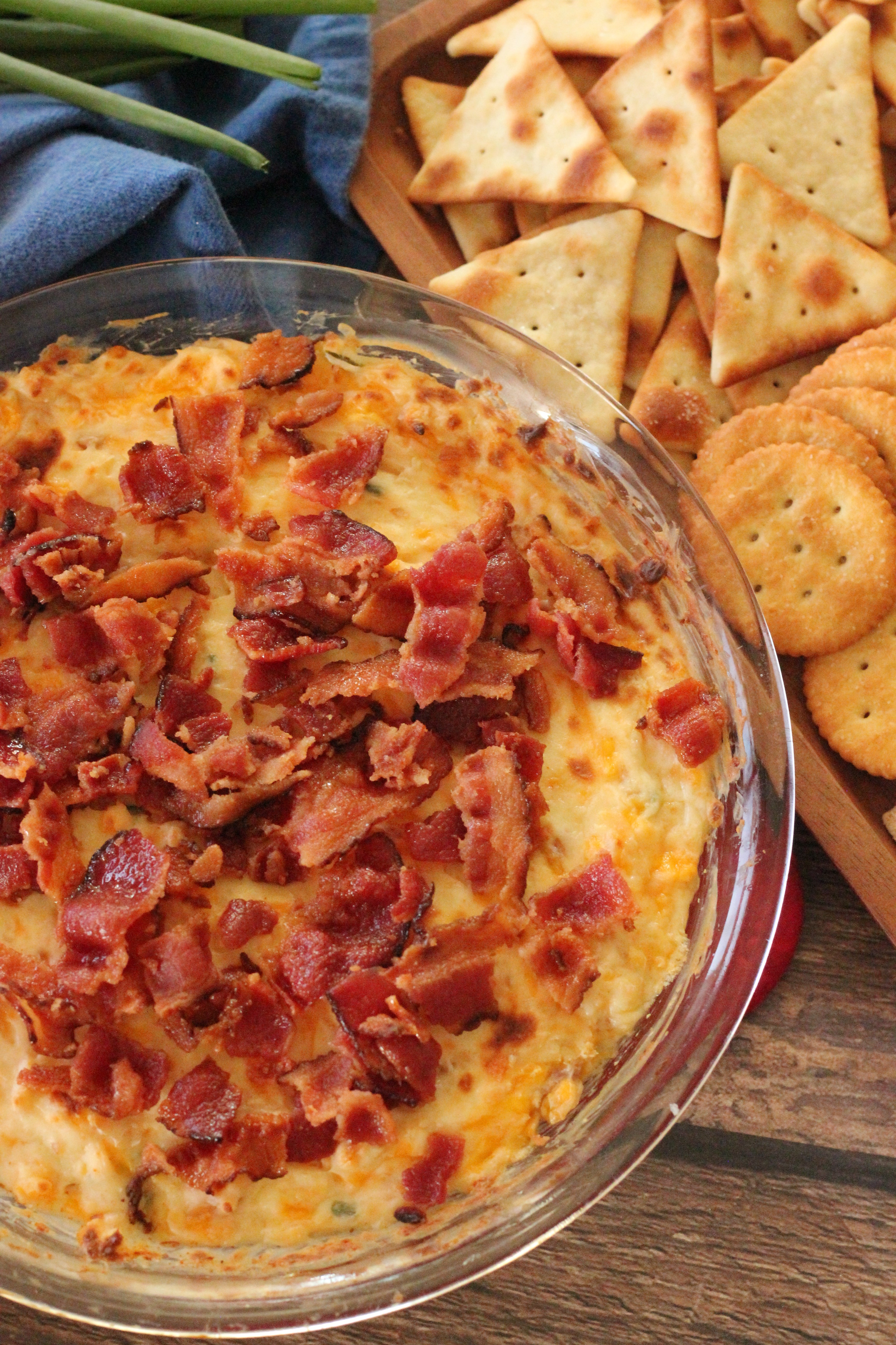 crackers with bacon cheese dip
