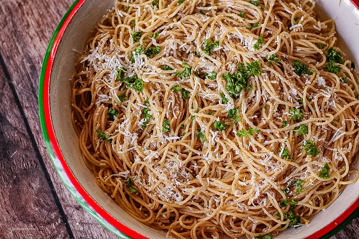 big. bowl of spaghetti noodles in browned butter and mizithra cheese