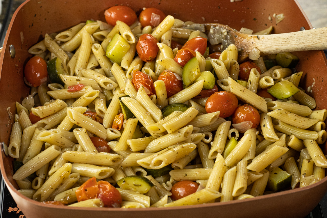 pasta with tomatoes and zucchini