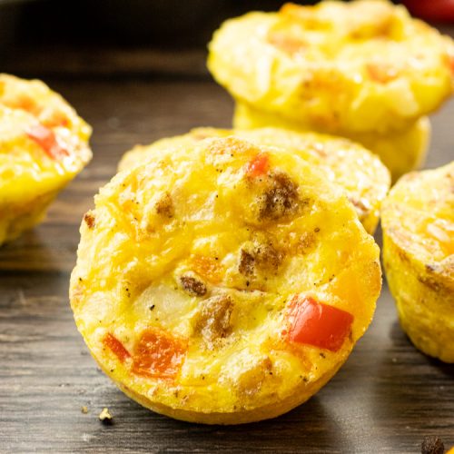 Muffin Tin Baked Eggs with Mozzarella, Bacon and Mediterranean Herbs -  Simply yumSimply yum