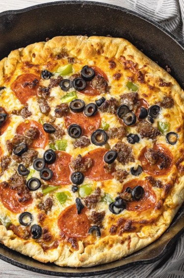 pizza cooked in a cast iron pan