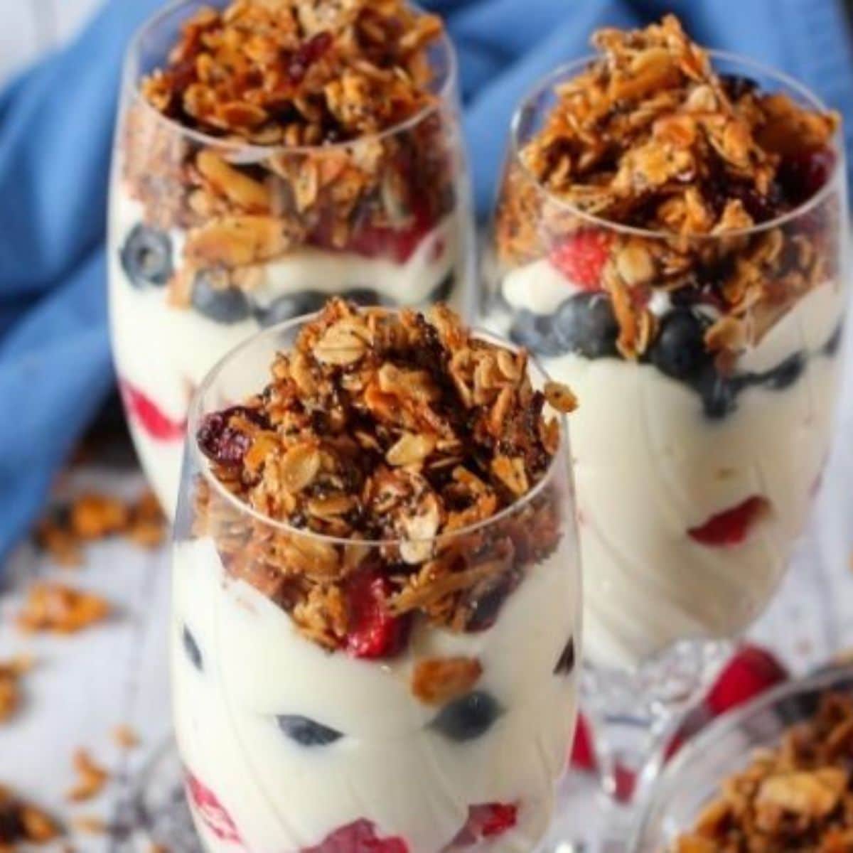 granola yogurt parfaits