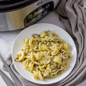 twisted pasts cooked in a slow cooker with chicken and pesto