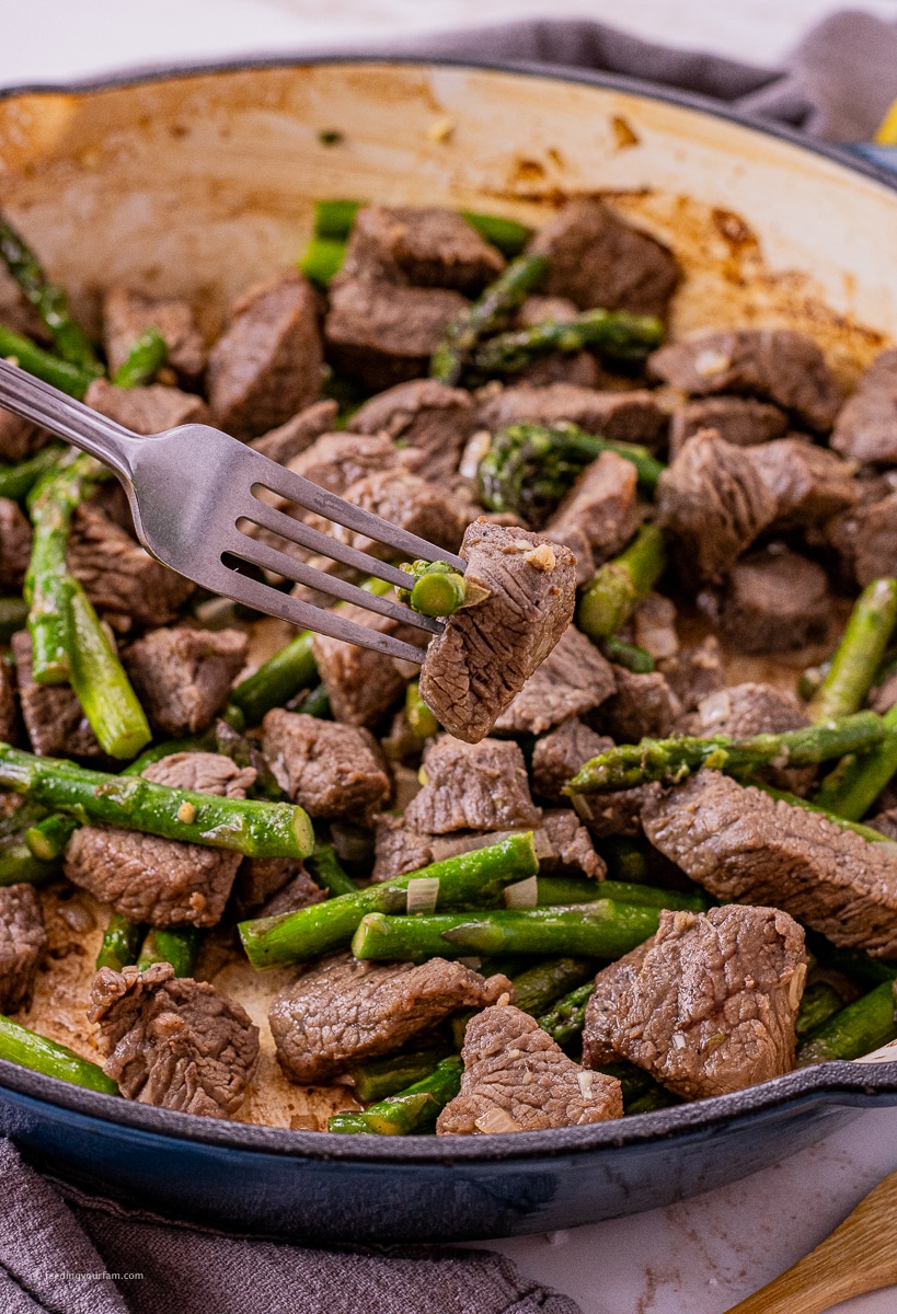 One of our favorite easy, one-pan dinners is garlic butter tri-tip steak with asparagus. This steak and asparagus dinner is simple to make and is sure to be a family meal that you and your family will make on repeat.