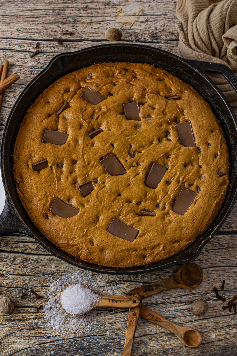 Love pumpkin and chocolate? Then you have got to try this pumpkin chocolate chip skillet cookie! Soft pumpkin cookie packed with melted chocolate chips, baked in a cast iron skillet for the ultimate Fall dessert.