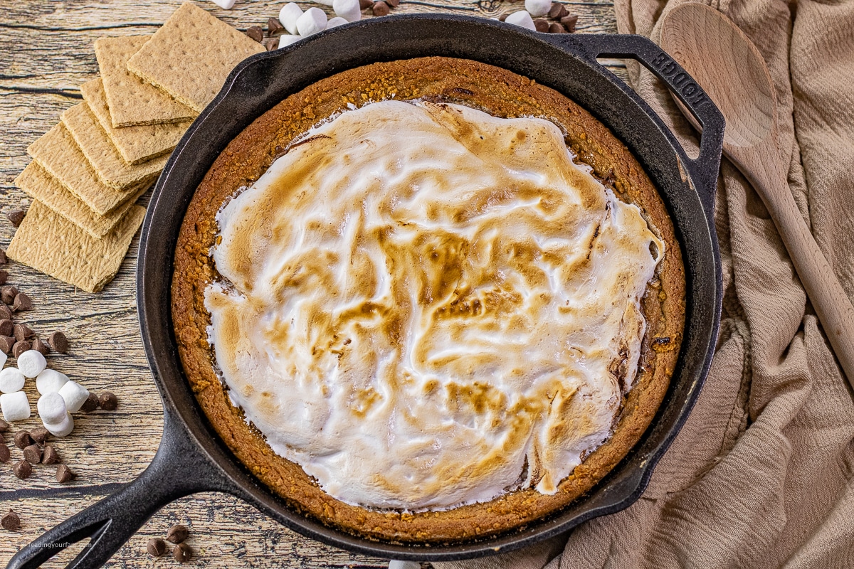 toasted marshmallow graham cracker skillet cookie 