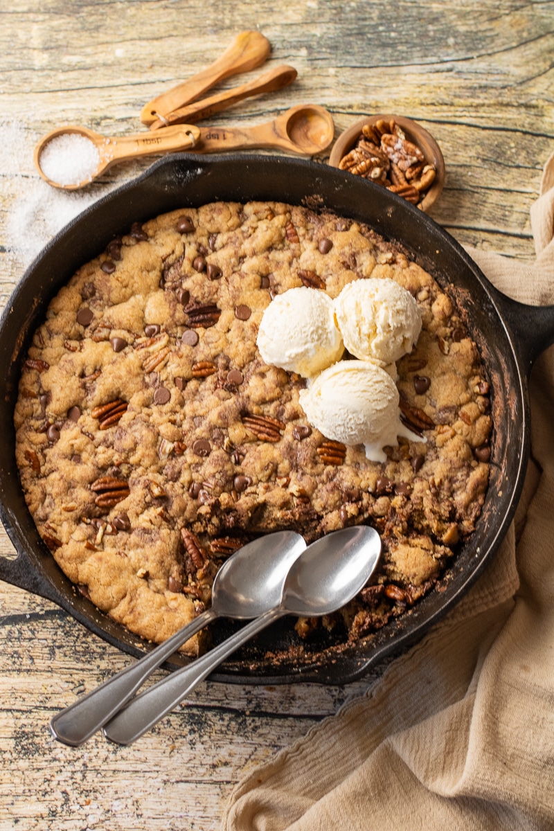 It is nearly impossible to resist the buttery, crunchy taste of this Brown Butter Pecan Cookie Skillet. This skillet cookie (often called pizookie) is a delicious combination of nutty brown butter, chopped pecans, and melty chocolate chips. Whether you are feeding a crowd or just need a sweet treat, this skillet dessert will definitely hit the spot.