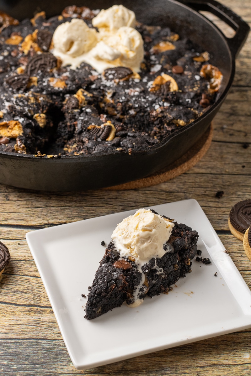 Rich, dark chocolate is combined with soft caramels, and Post Malone Oreos for the most delicious, indulgent skillet cookie ever. This black, Oreo-like cast iron cookie is a beautiful combination of sweet flavors all rounded off by a little sea salt to bring every tastebud to life.