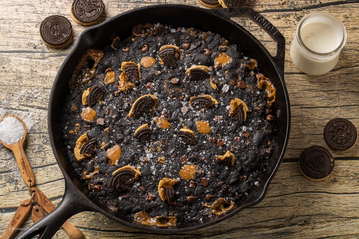 black skillet cookie with Oreos, caramels and chocolate chips