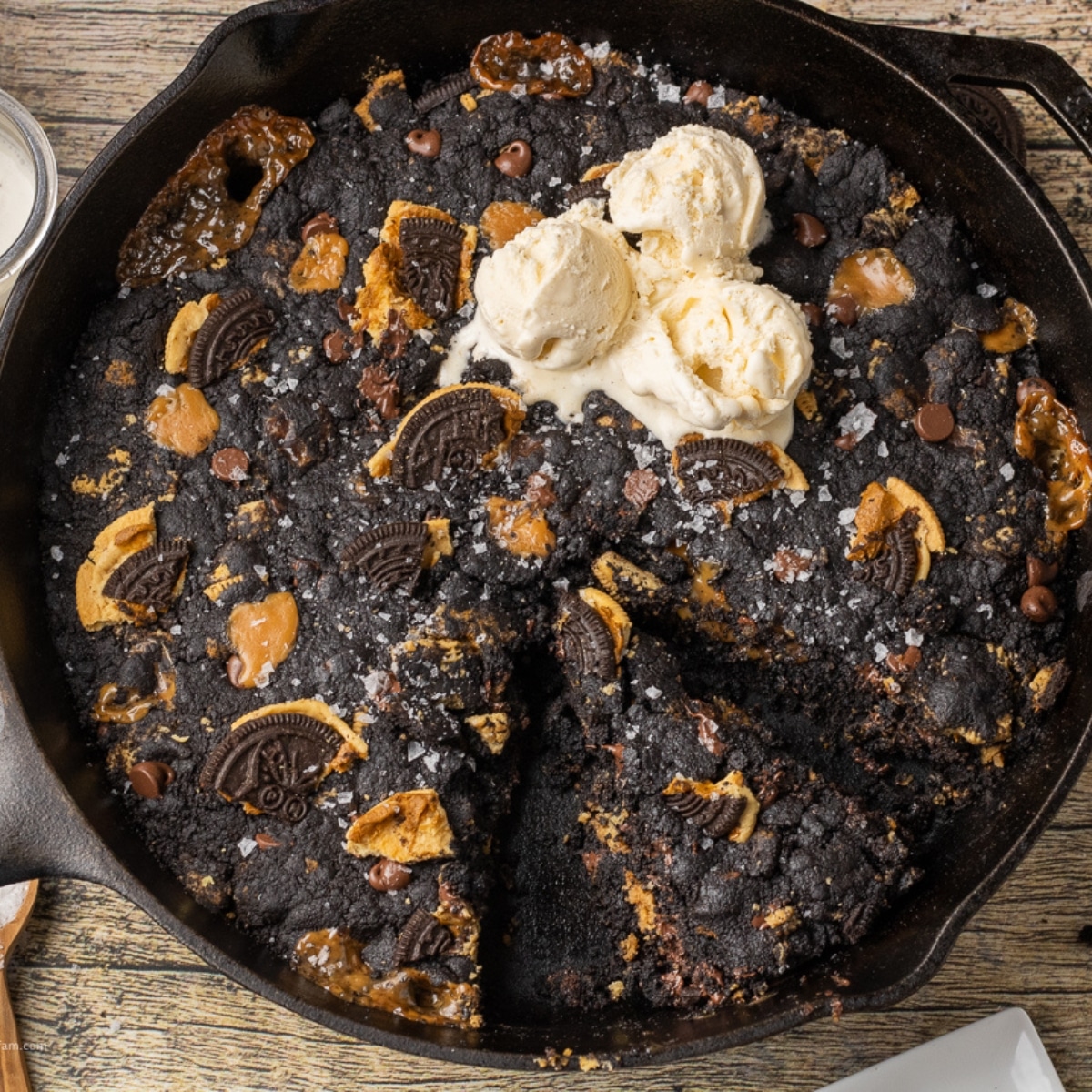 black skillet cookie with Oreos, caramel and chocolate chips