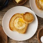 egg in a hole, a slice of bread with a circle cut out and an egg cooked inside