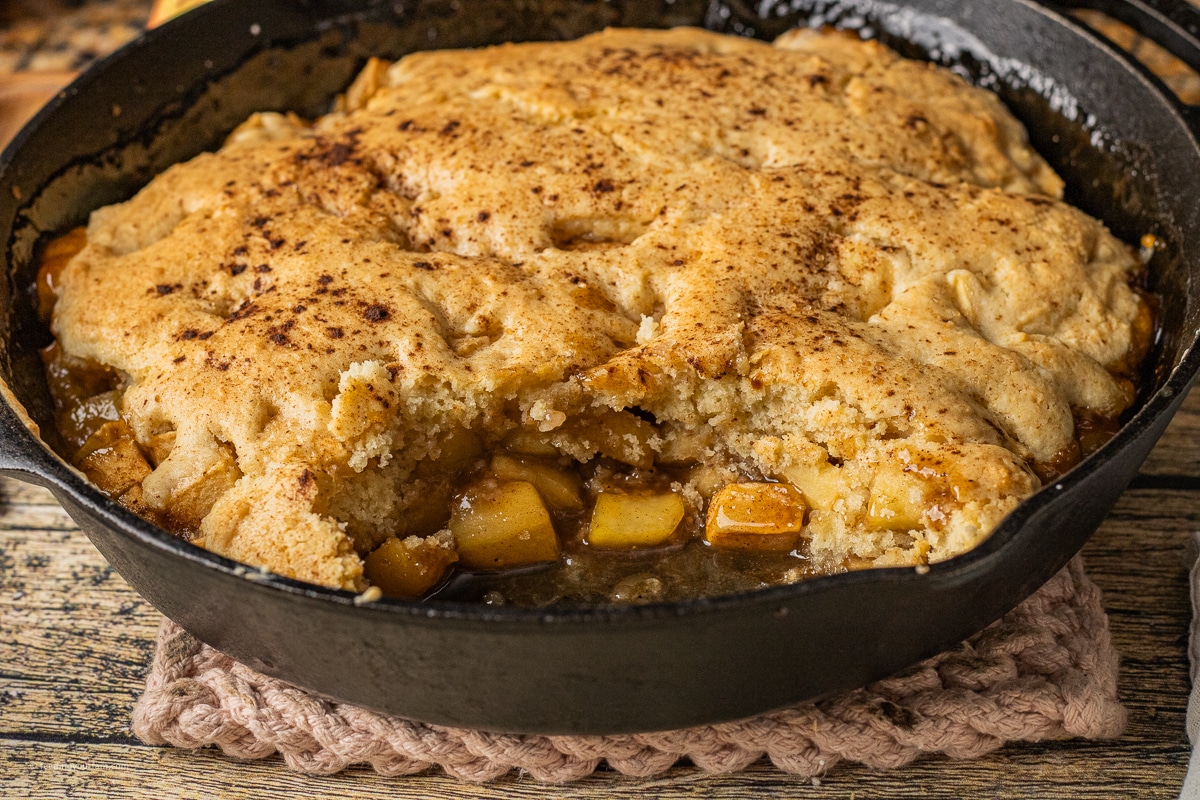 easy apple cobbler recipe with caramelized apples topped with a sweet topping
