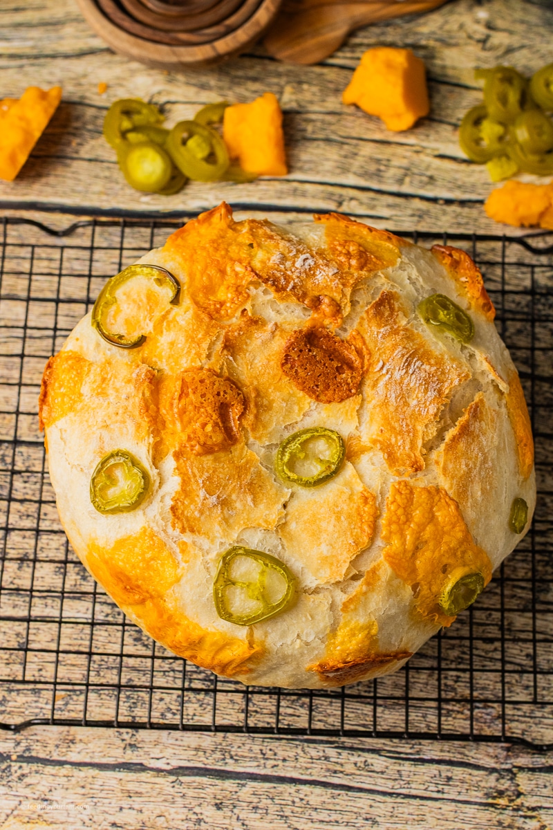 jalapeno cheddar bread round loaf on a wire cooling rack